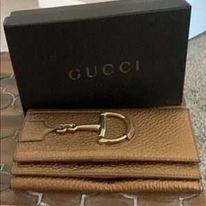 🎉 Gold Gucci Women’s Wallet good condition 🎊